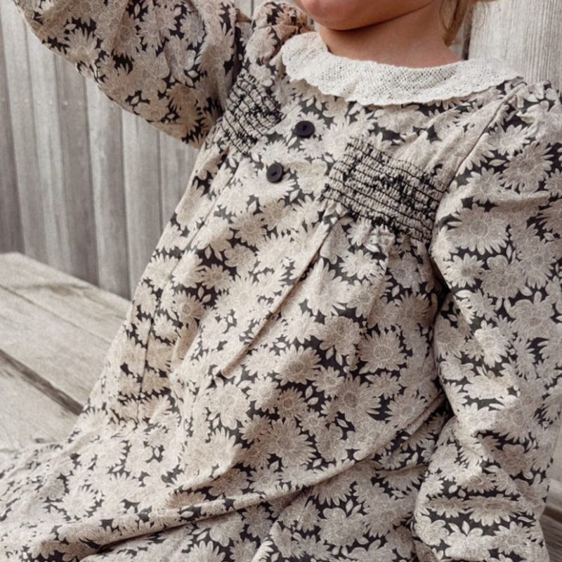 Mädchenkleid „Meer der Blumen“