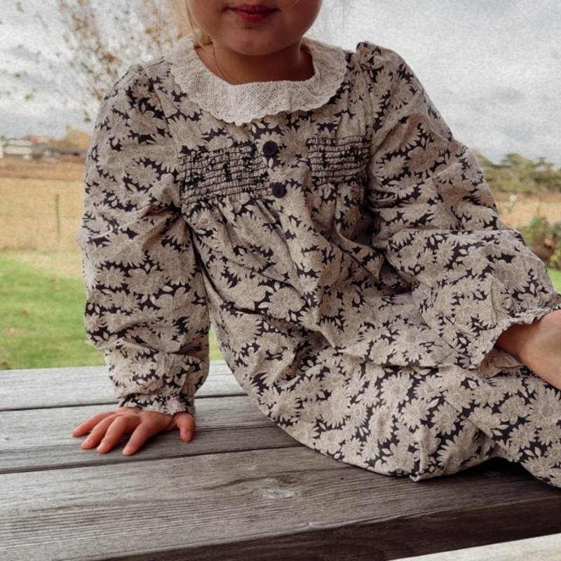 Mädchenkleid „Meer der Blumen“