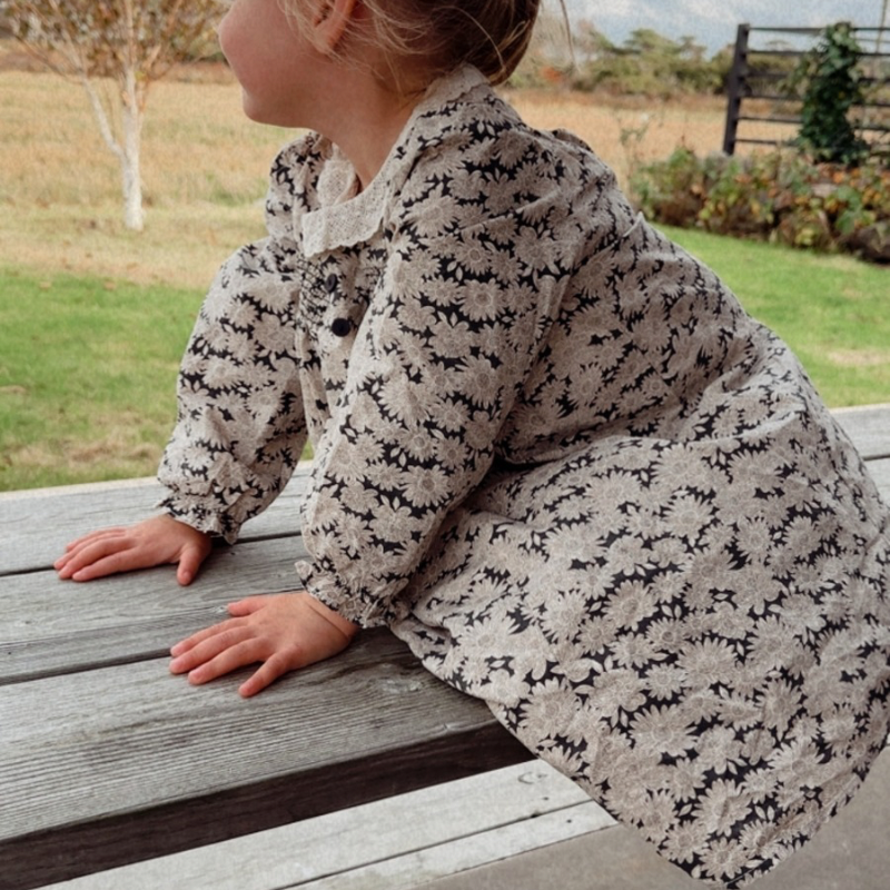 Mädchenkleid „Meer der Blumen“