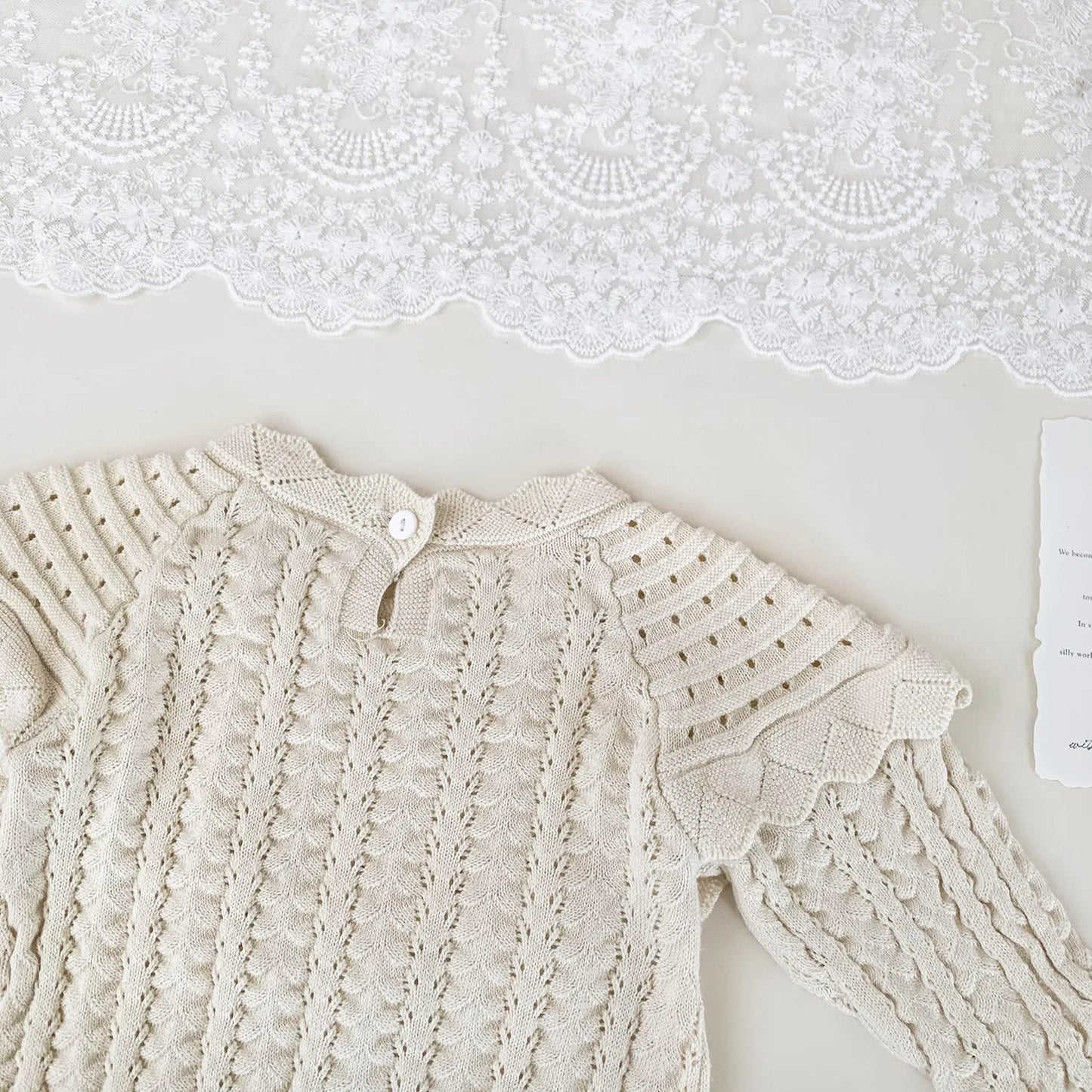 Baby-Strickbody „Vintage-Traum“ | Rüschenkragen | Hohlstrick | 3–24 Monate