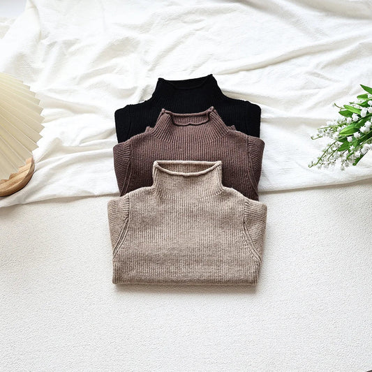 Komfortabler Rollkragenpullover für Kinder